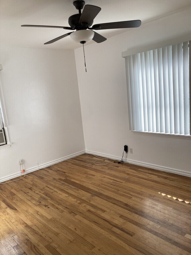 Foto del edificio - 1032 N Croft Ave