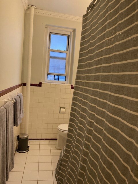 bathroom with tub - 6574 Saunders St