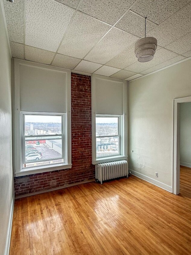 Primary Photo - 10 1/2 N Minnesota St