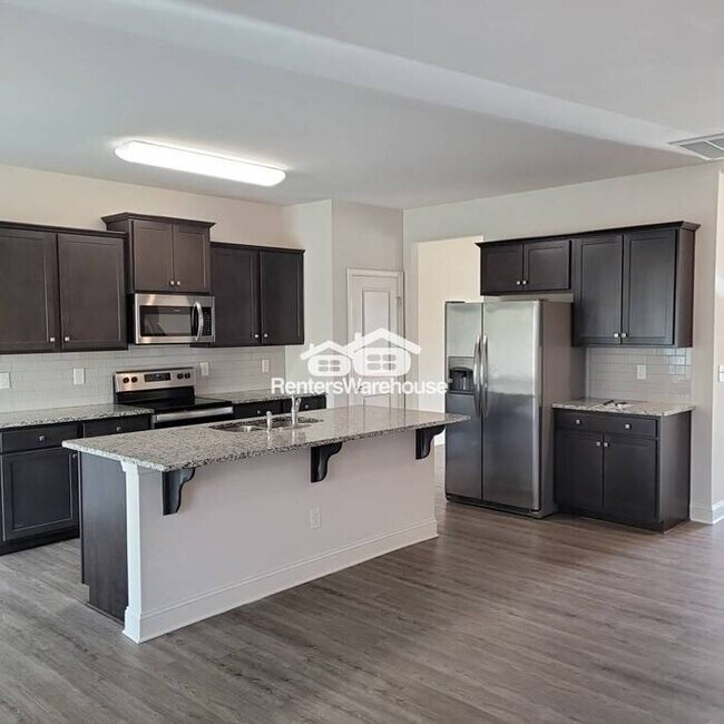 Building Photo - Available now!  Spacious Cul-De-Sac home