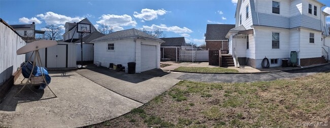 Building Photo - 143-40 Poplar Ave