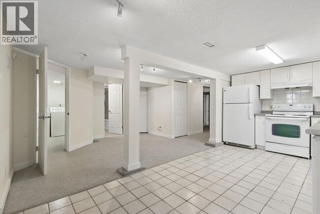 Building Photo - 3229 W 11th Ave