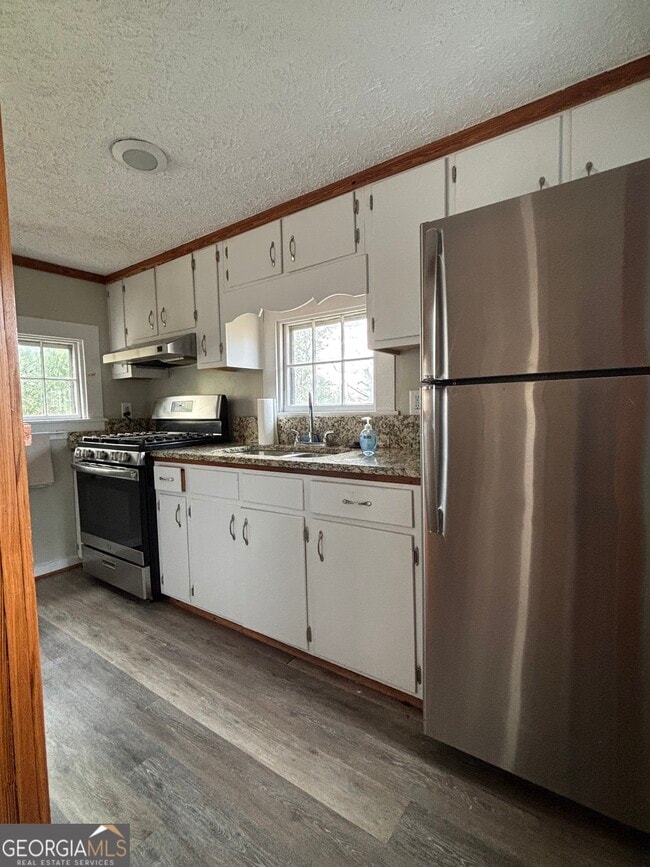 Building Photo - 332 Carr St