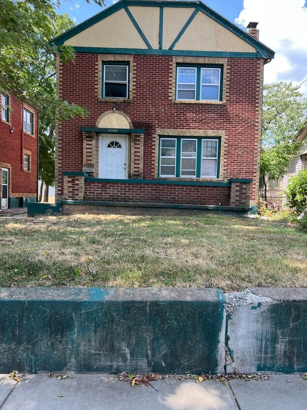 Primary Photo - 3 bedroom/1 bath house