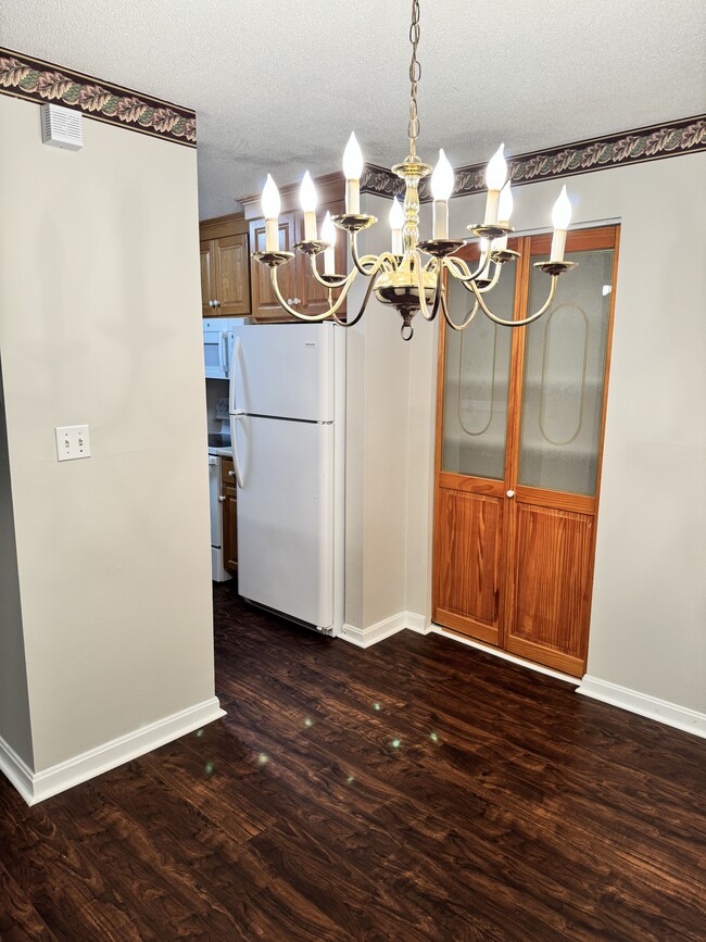 Dining Area - 440 North Ave