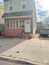 Building Photo - 326 Mercer St