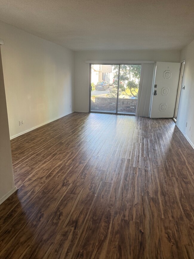 Building Photo - 1118 S Oakhurst Dr