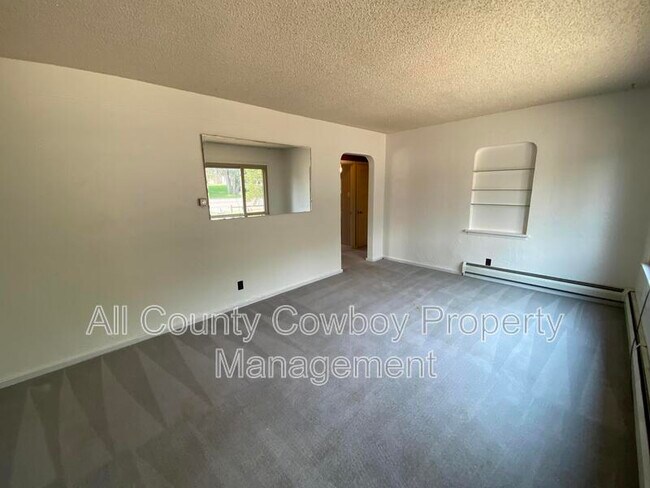 Building Photo - 1020 S 11th St