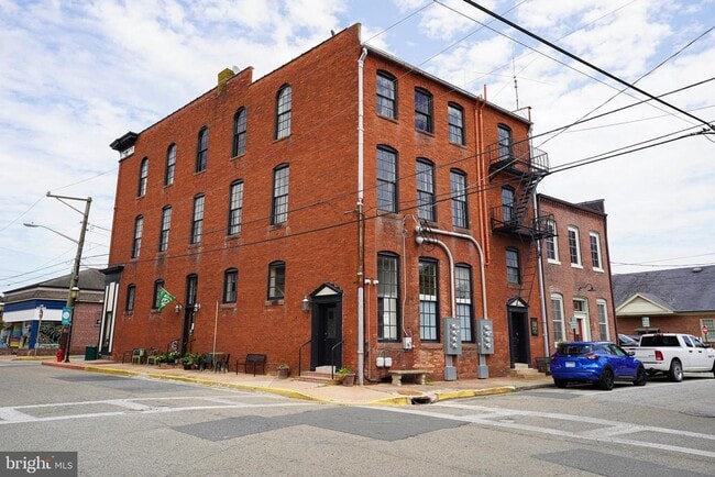 Building Photo - 109 Pearl St