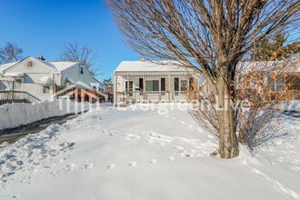 Building Photo - 2543 Hiawatha St