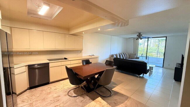 Foto del edificio - 500 Three Islands Boulevard