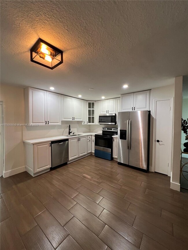 Foto del edificio - 6391 SW 8th St