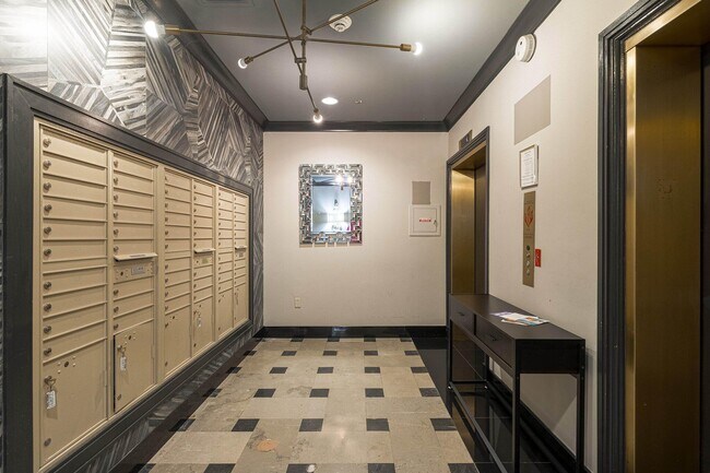 Foto del edificio - 525 W Lafayette Blvd