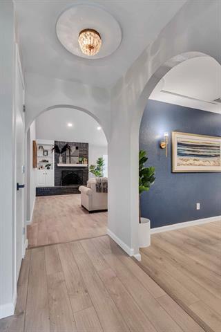 Building Photo - 305 Northglen Dr