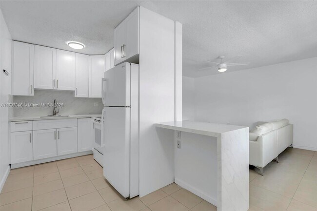 Foto del edificio - 4590 SW 67th Ave