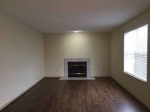 Foto del edificio - 6800 Fallon Lane