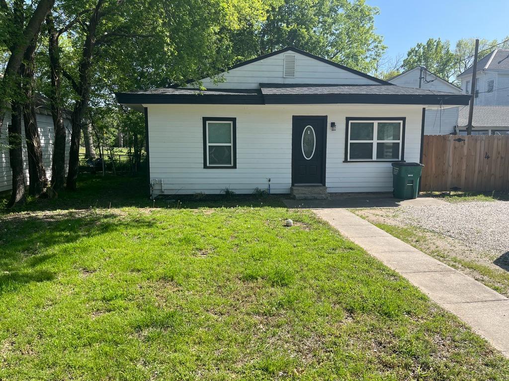 Primary Photo - 504 Davis St
