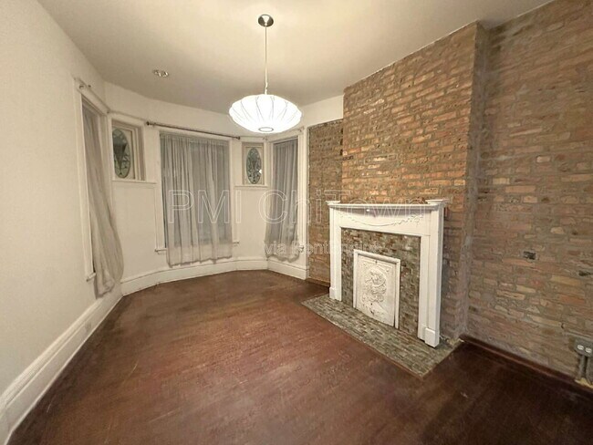 Foto del edificio - 1114 E 62nd St