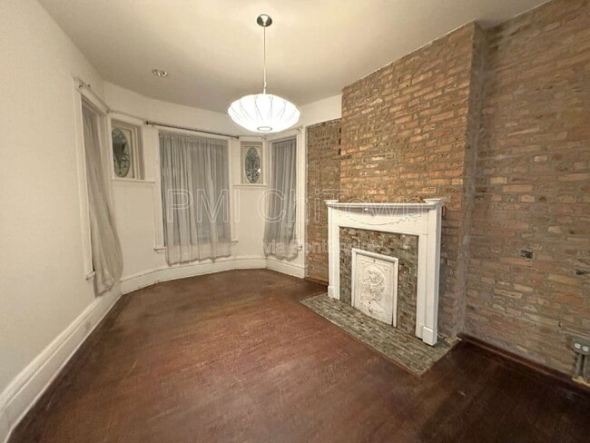 Building Photo - 1114 E 62nd St