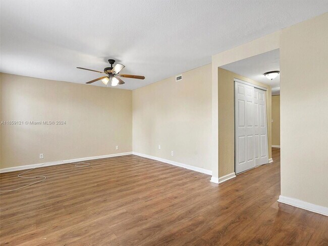 Building Photo - 1361 Seaview