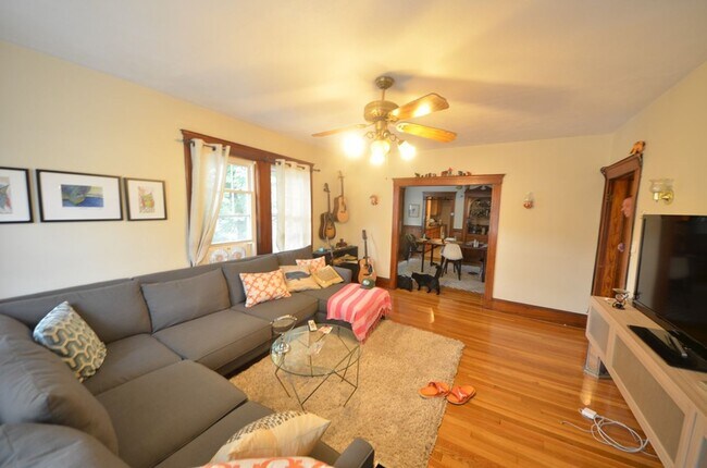 Building Photo - Very nice 3 bed 1 bath in Brighton.... SEPT 1ST MOVE IN
