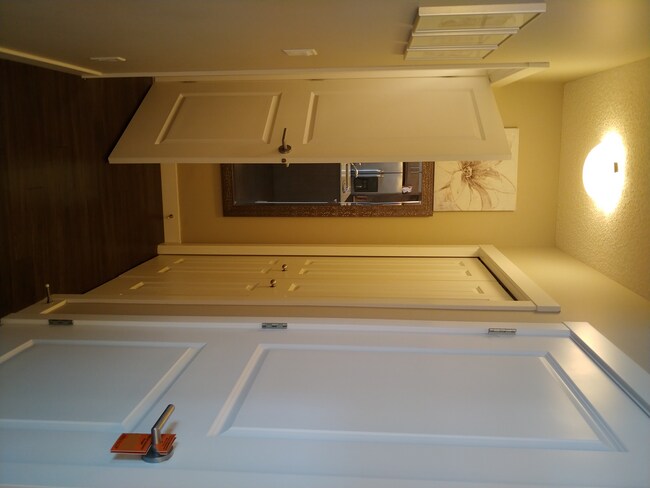 En haut des escaliers menant à l'appartement - 1225 Kings Heights Way SE