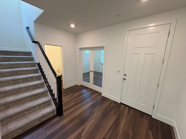 Foto del edificio - Beautiful 4 Bedroom 3 Bath Brentwood Home With SOLAR