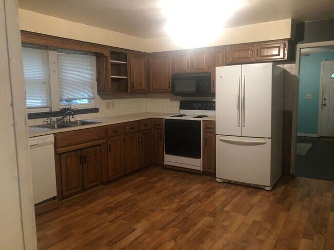 Foto del edificio - 2220 N Concord Ave