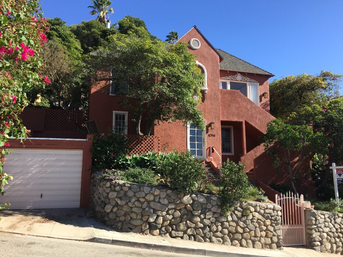 Primary Photo - 1034 Marion Dr