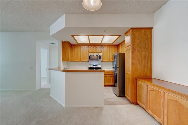 Foto del edificio - Resort Like Living 2 Master Suites For Lease