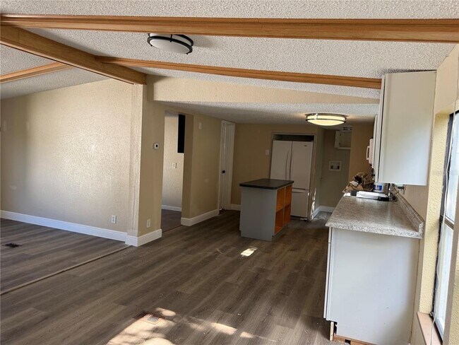 Building Photo - 7229 Allyson St