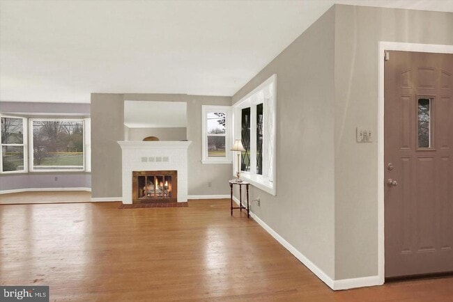 Building Photo - 117 E Maplewood Ave