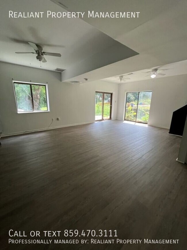 Building Photo - 487 Whispering Hills Dr