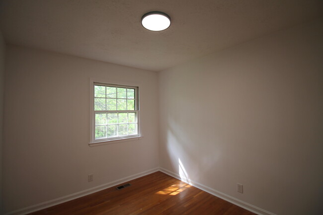 Building Photo - 2015 Garden Springs Dr