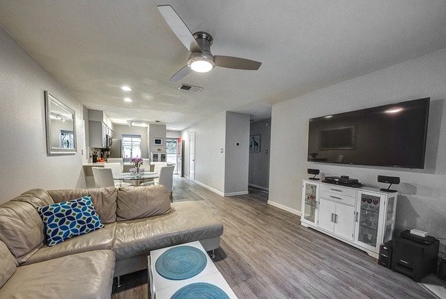 Foto del edificio - 2215 Post Rd