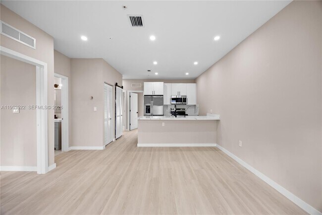 Foto del edificio - 630 NE 166th St