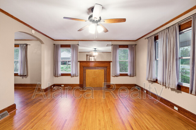 Building Photo - 6337 Freedom Dr
