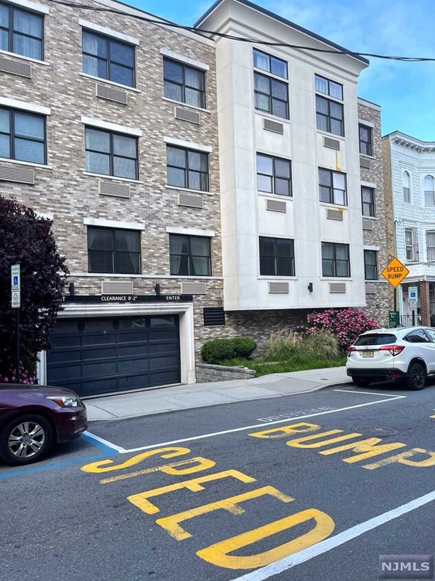 Primary Photo - 140 36th St