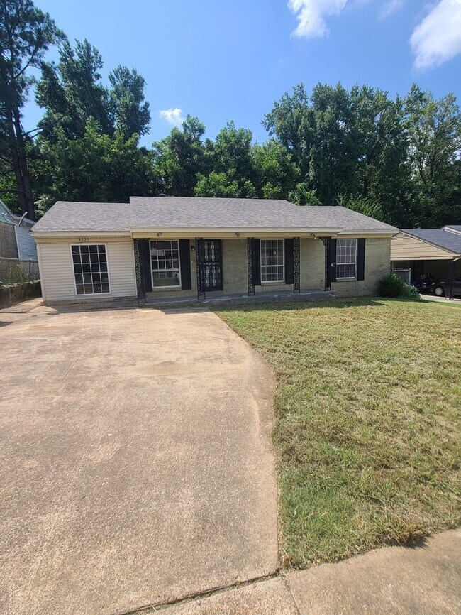 Building Photo - 3 Bedroom/ 1.5 Bath Home - Westwood