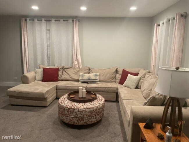 Foto del edificio - 3 br, 1 bath House - 8010 White Ave