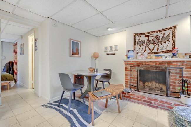 Building Photo - 1536 Swann St NW