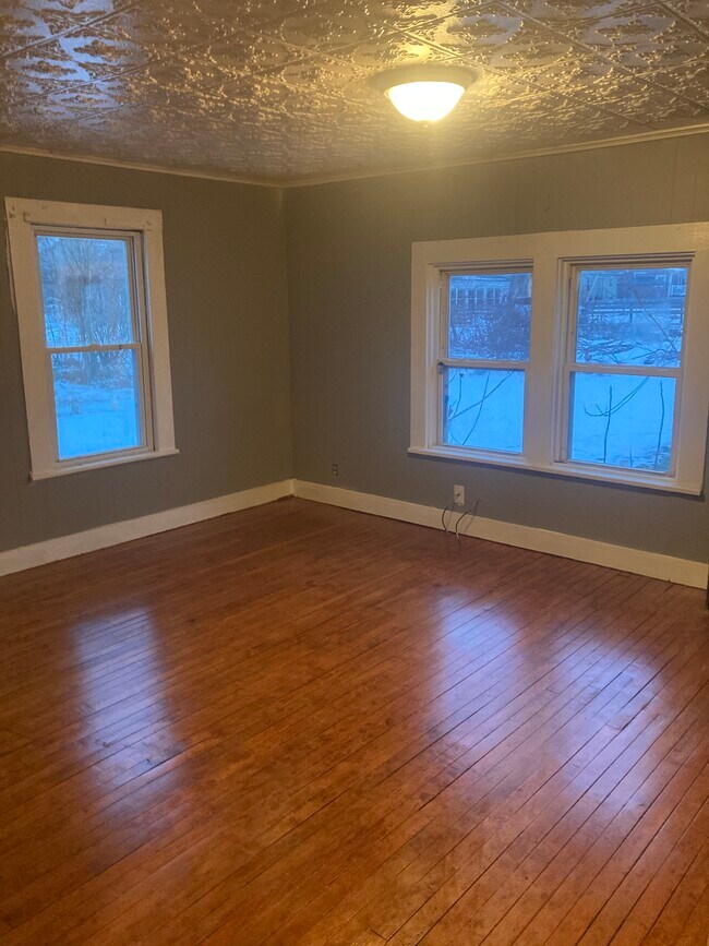 Foto del edificio - 87 S Main St