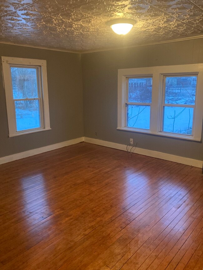 Building Photo - 87 S Main St