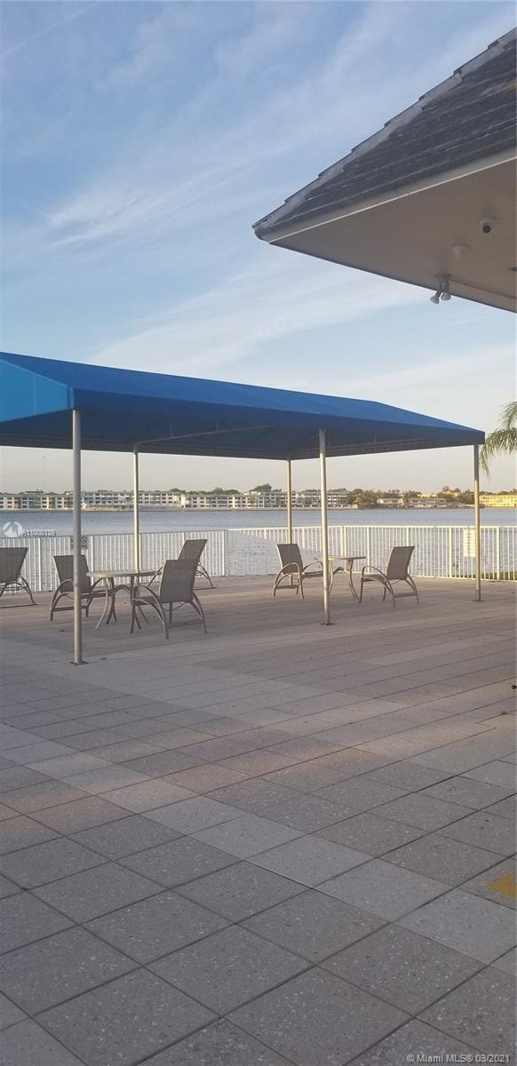Building Photo - 1175 NE Miami Gardens Dr
