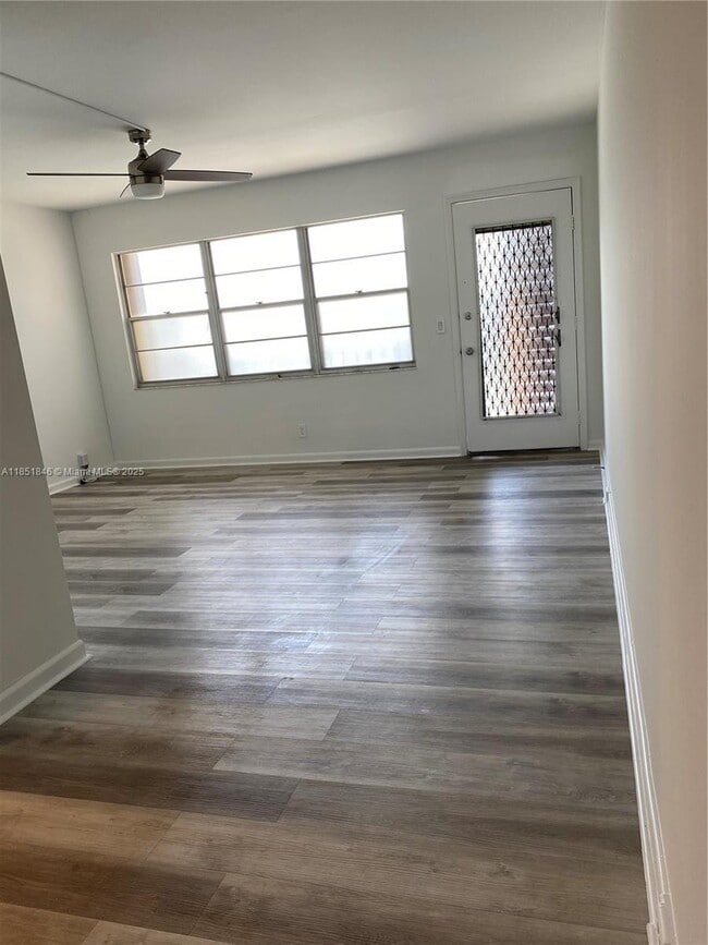 Foto del edificio - 801 SW 133rd Terrace