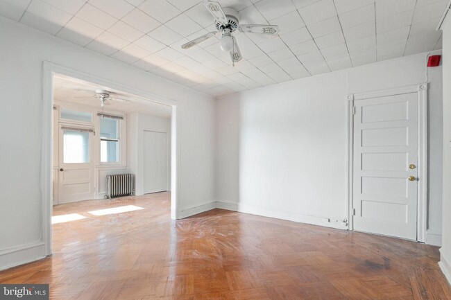 Foto del edificio - 343 W Lancaster Ave