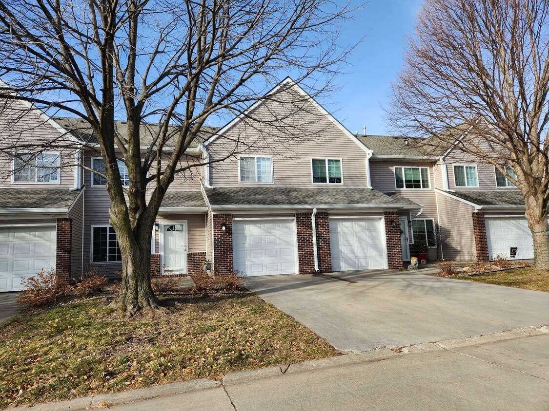 Primary Photo - Beautiful 2 bedroom, 2 bath Town house in ...