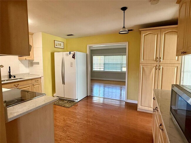 Foto del edificio - 4313 S Hubert Ave