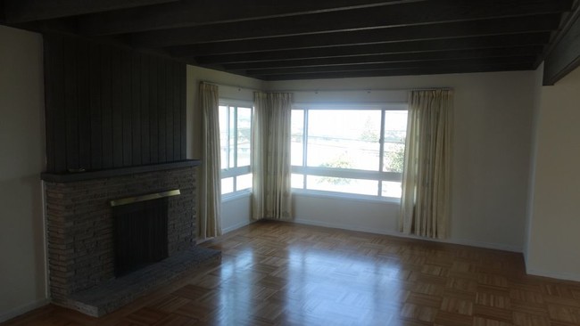 Foto del edificio - 1327 S Mayfair Ave