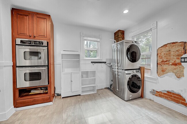 Building Photo - 2125 E 13th Ave